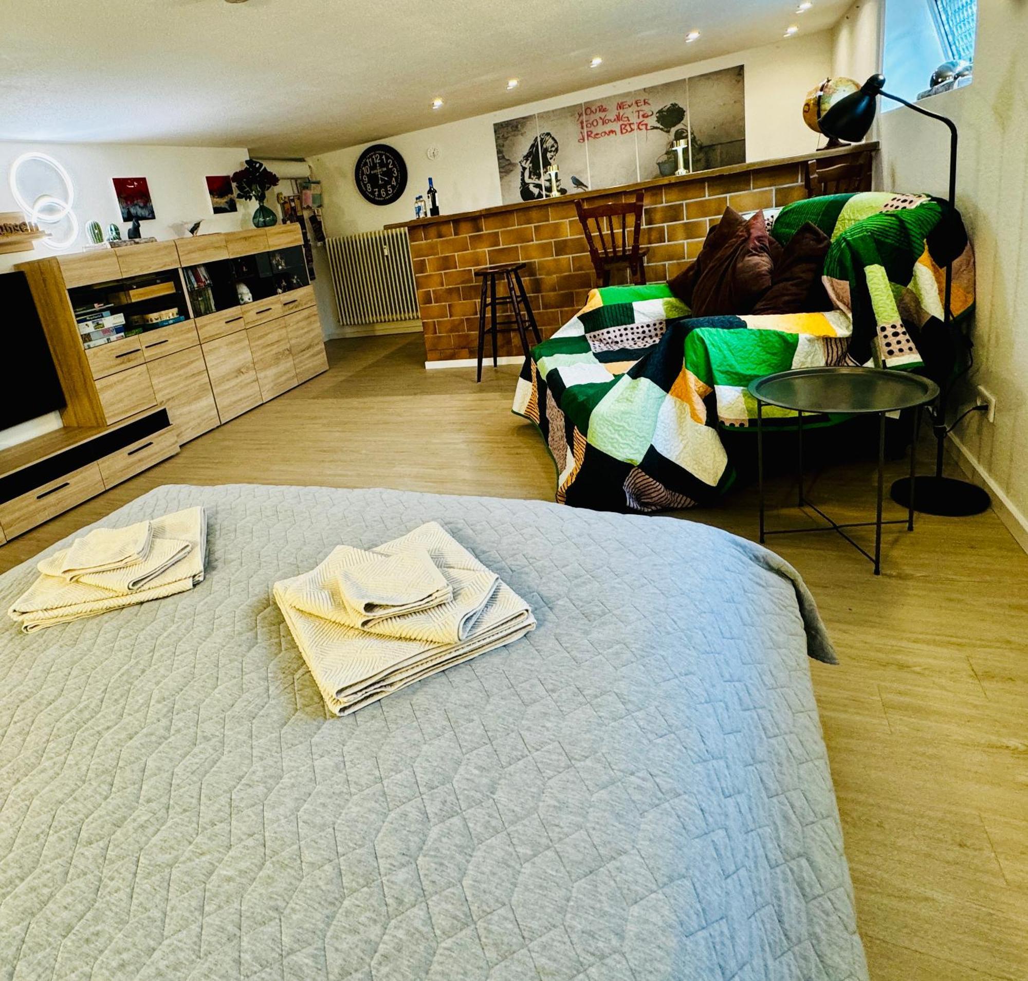 Tulip Path 3, Ferien & Monteur Wohnung メレ エクステリア 写真